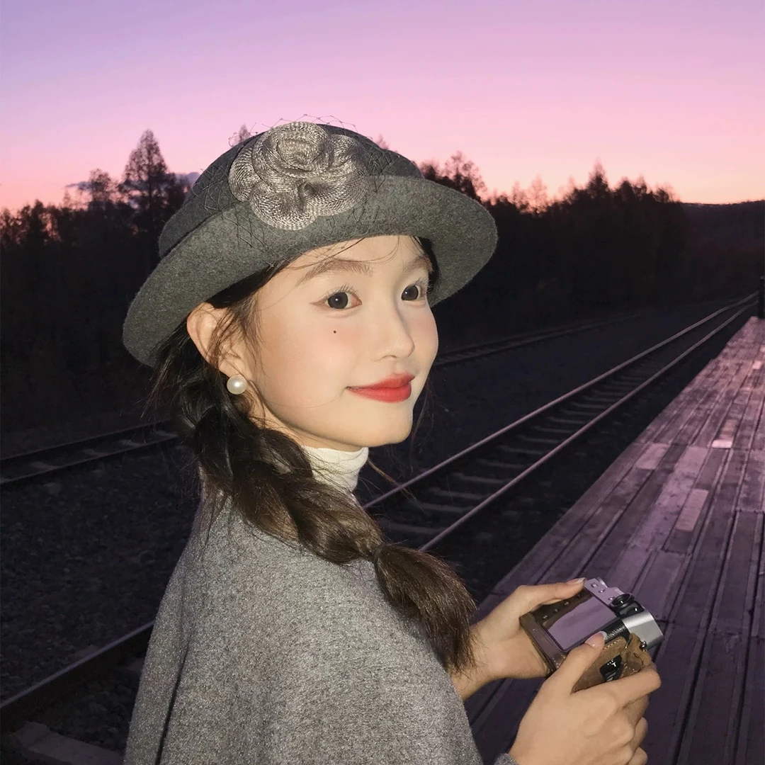 秋冬新款山茶花羊毛呢贝雷帽女英伦复古法式麻纱卷边盆帽子显脸小