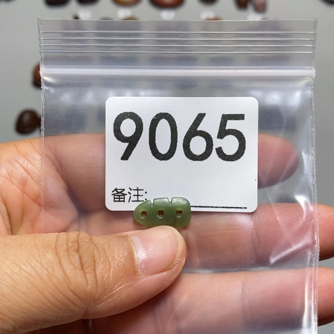 颈饰未镶嵌透闪石质玉*️***