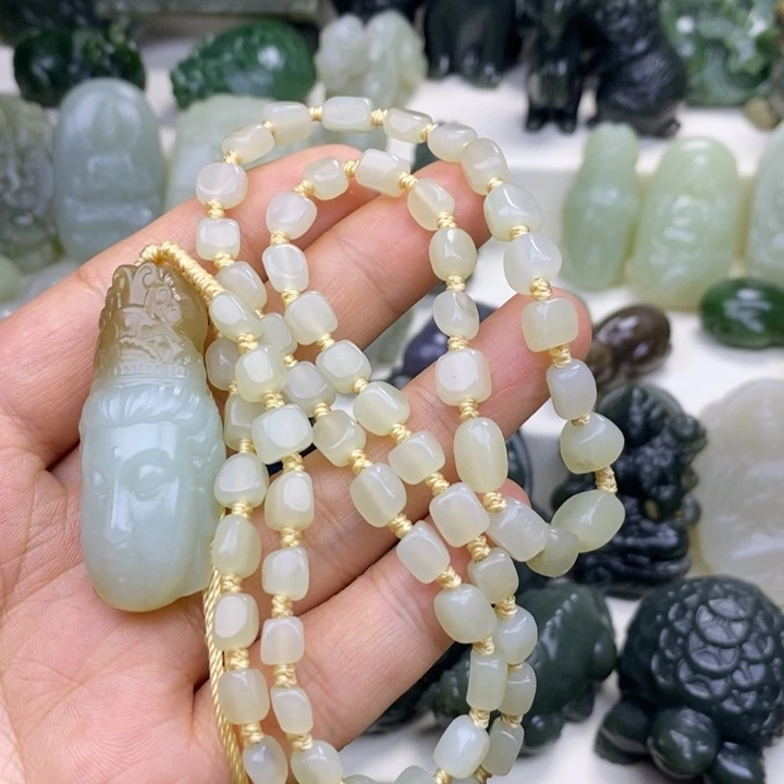 镇***伟和田玉未镶嵌颈饰