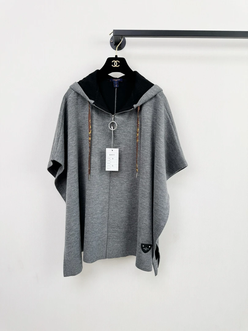全新未使用 LouisVuitton/路易威登 灰色斗篷披肩/M码