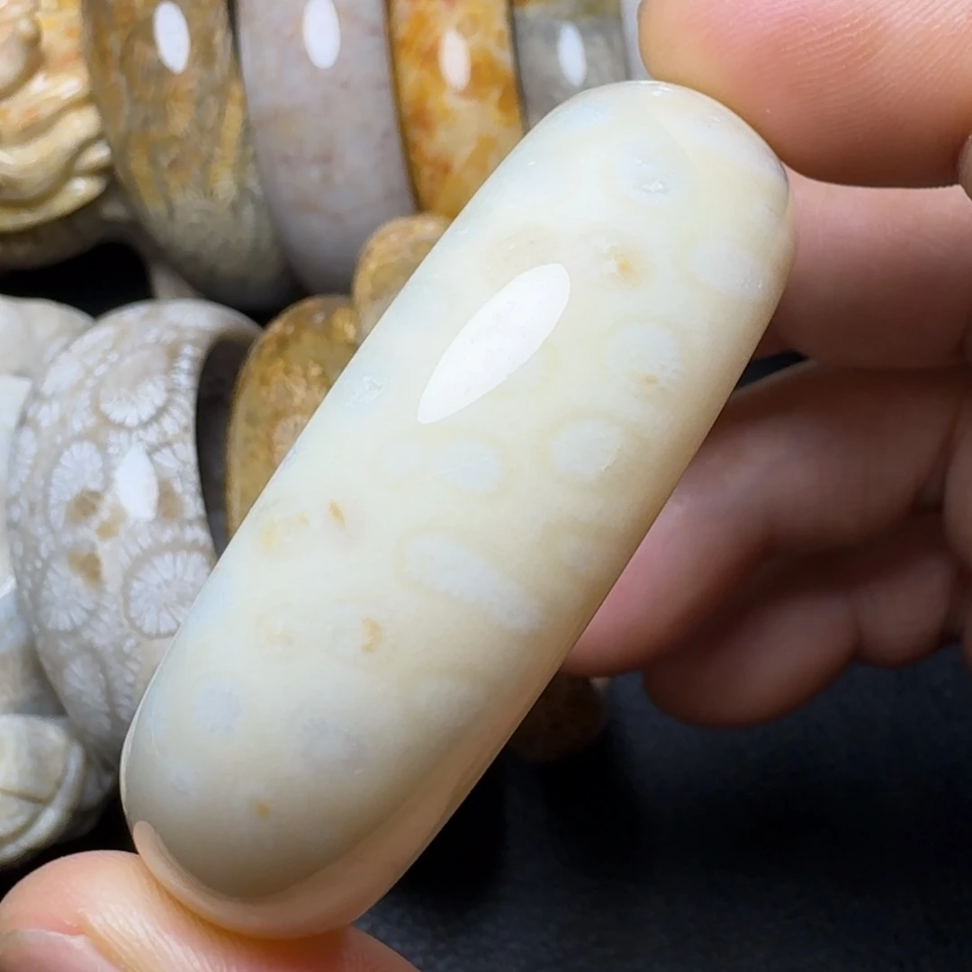 石英质玉纯天然色有机玉石保真色未镶嵌52.5圈口