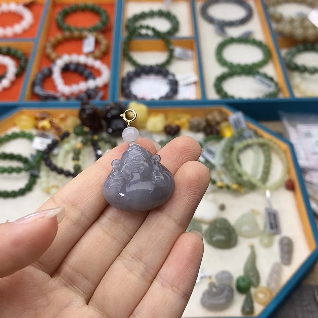 和田玉未镶嵌颈饰w40烟紫如意锁