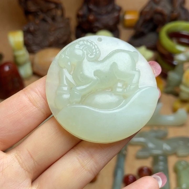 蛇纹石玉未镶嵌颈饰