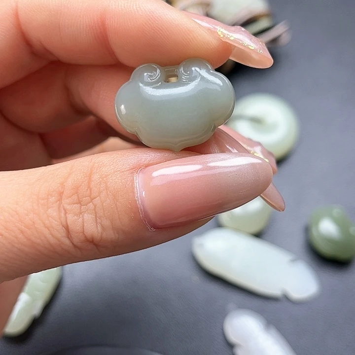 【闪购商品】颈饰未镶嵌和田玉冰*