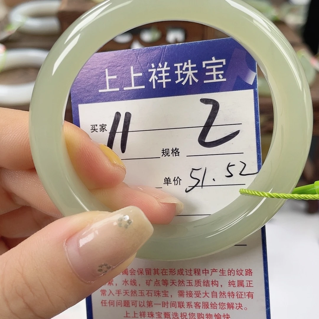 漠***。未镶嵌手镯和田玉