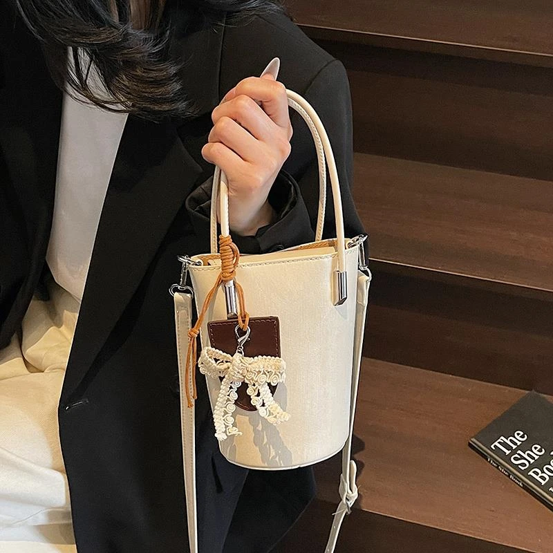 高级感小众包包女夏天2025新款时尚斜挎包韩版休闲简约手提水桶包