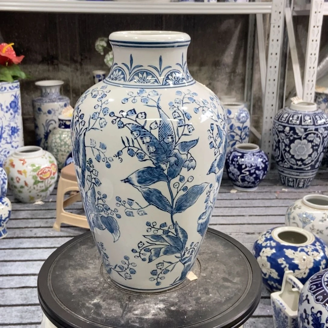 摆件花瓶手绘釉下彩
