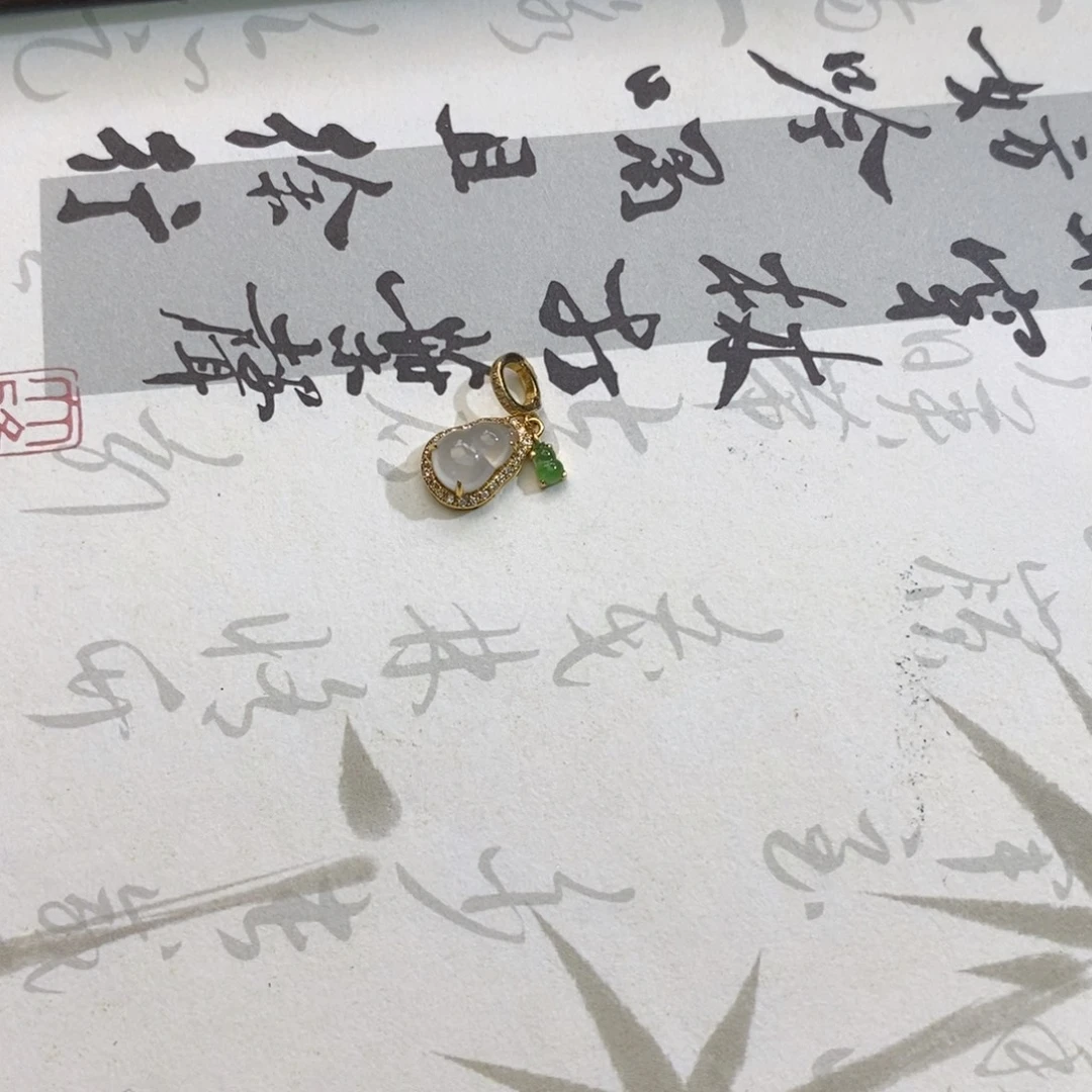 ****潞翡翠18K金镶嵌颈饰翡翠