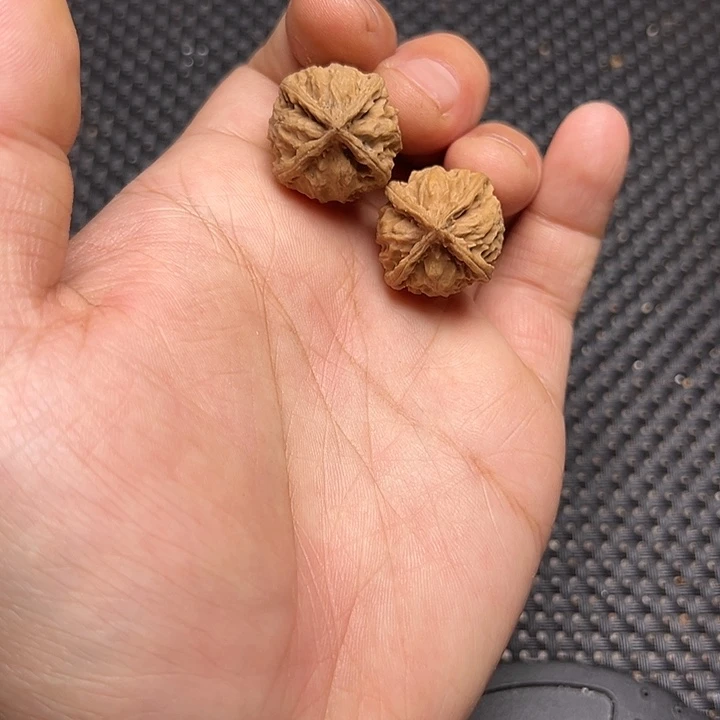 文玩核桃吊坠四棱