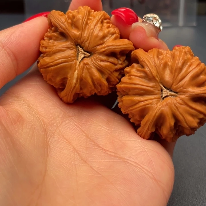 老***菜文玩核桃吊坠白狮子