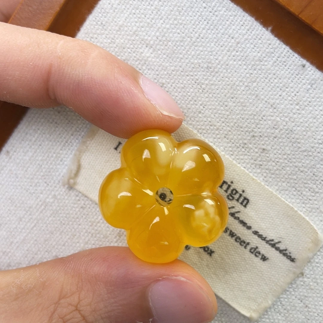 未镶嵌琥珀珠宝奇石花花
