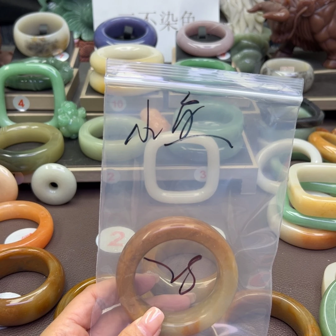 未镶嵌手镯石英岩玉小****