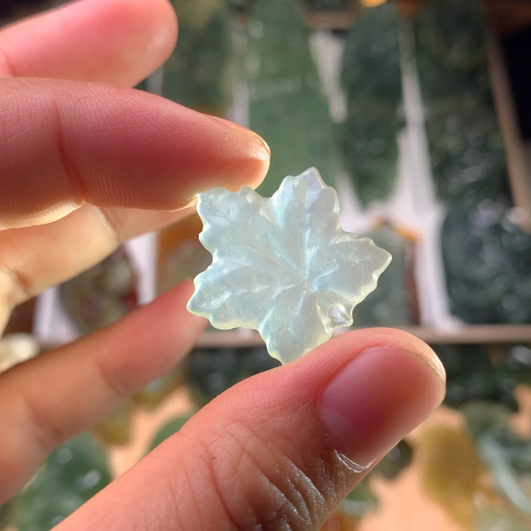 未镶嵌蛇纹石玉挂件枫叶