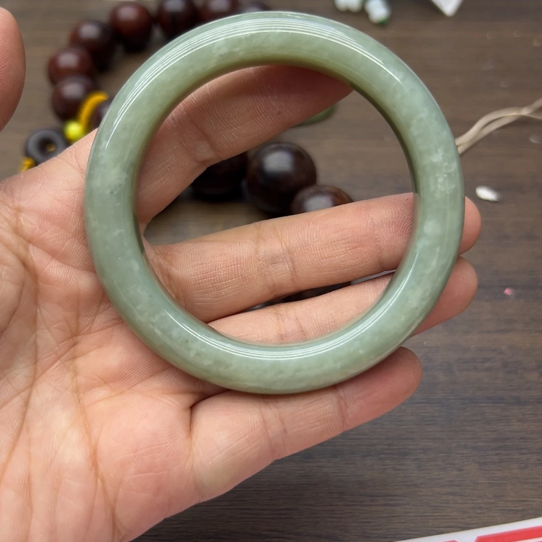 和田玉未镶嵌手镯57.9圈围215瑕