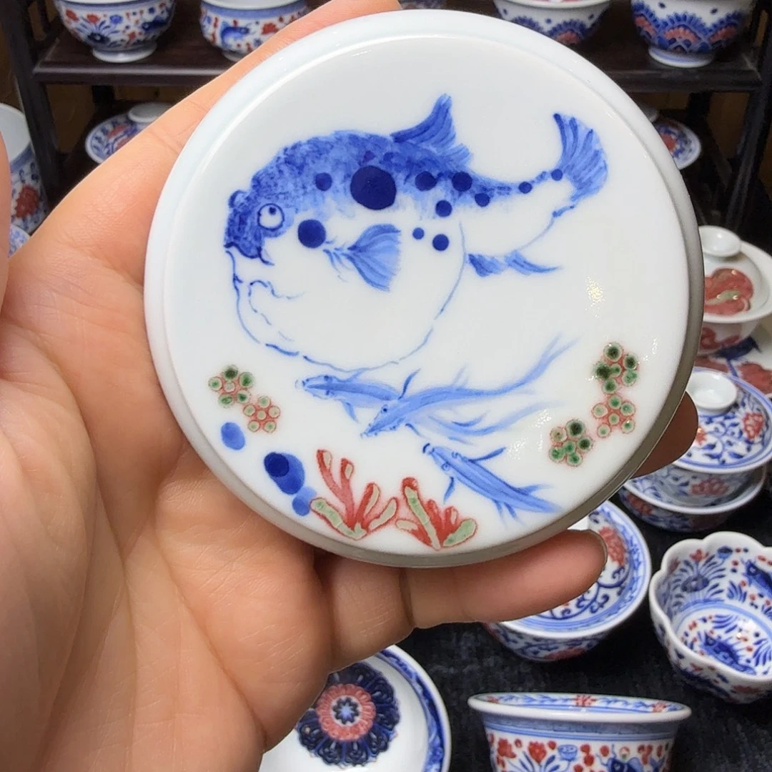 青花釉里红盖置活动款