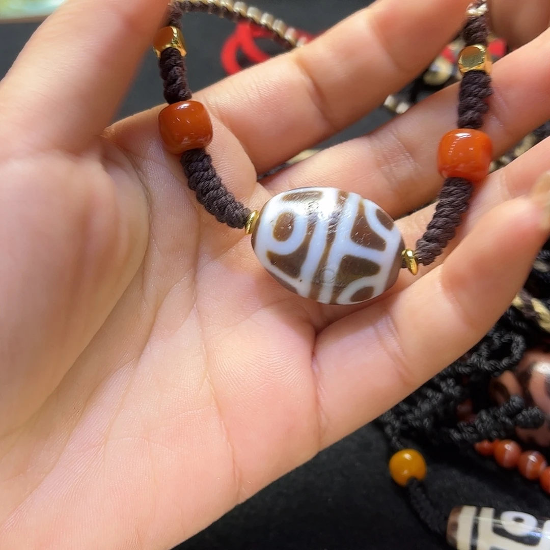 米***人玛瑙/玉髓（覆膜）未镶嵌颈饰