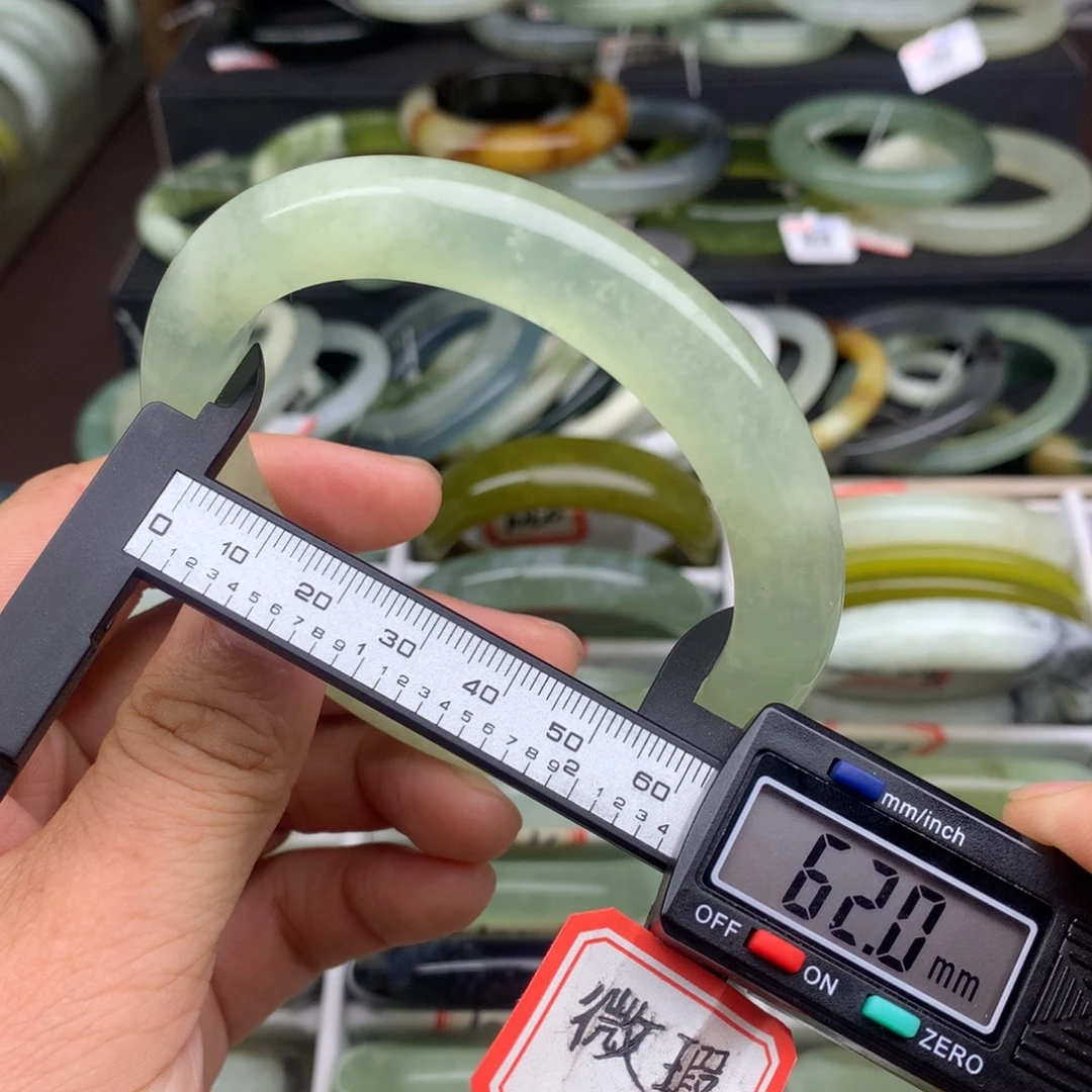蛇纹石玉未镶嵌手镯1011