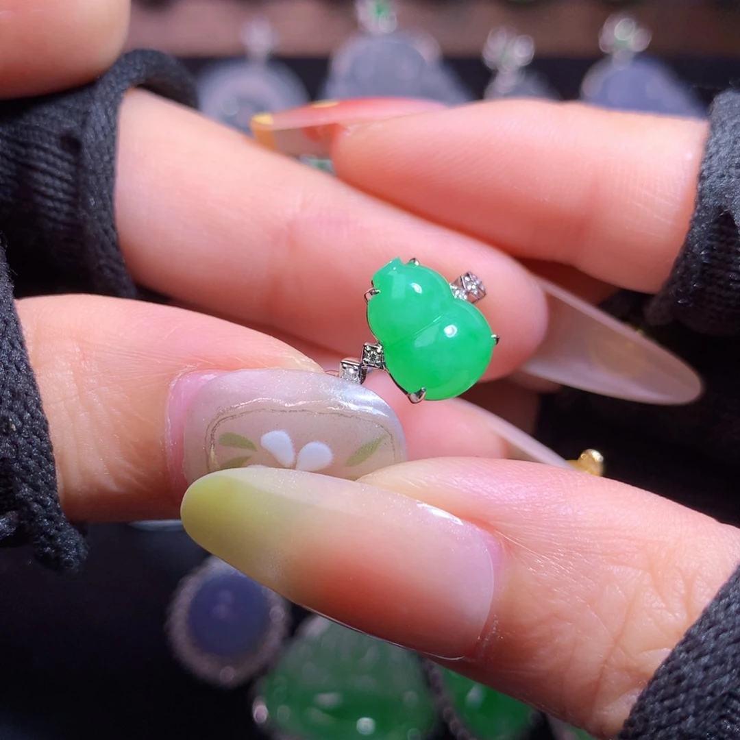 翡翠18K金镶嵌吊坠(赠链)