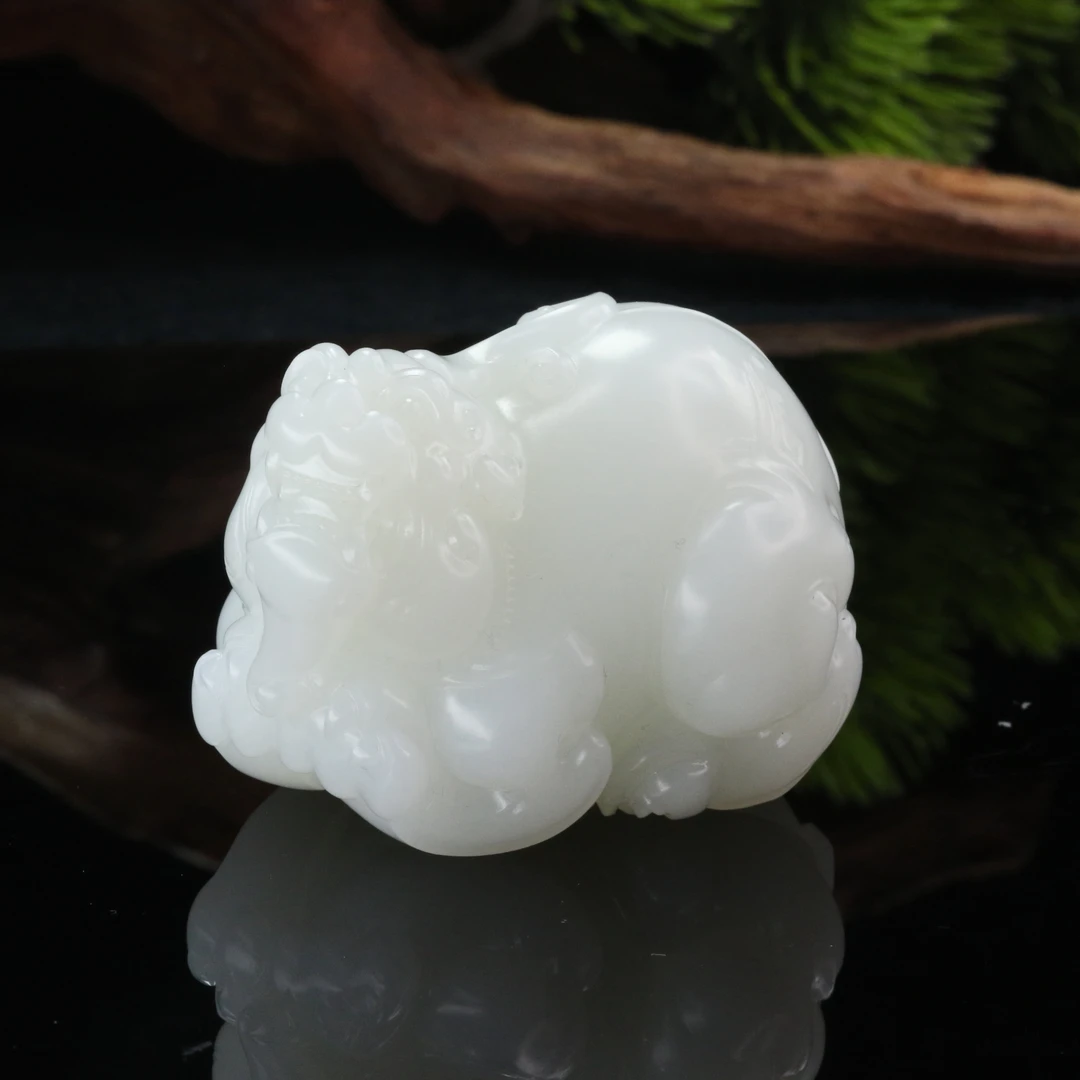 29和田玉羊脂白貔貅手把件/500903北京中保拍卖