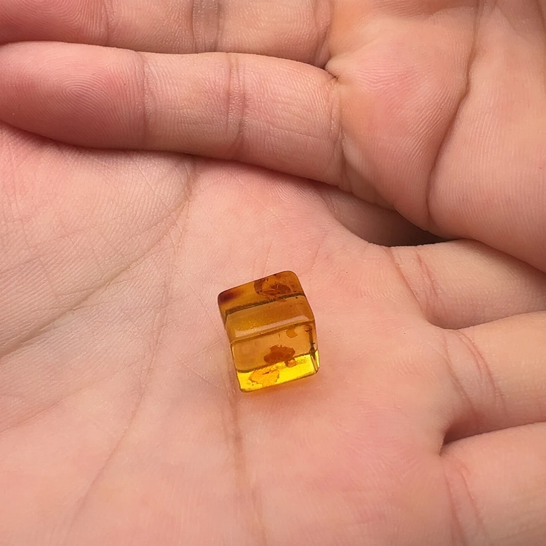 琥珀（花珀）未镶嵌颈饰花珀方块（打孔不退换）