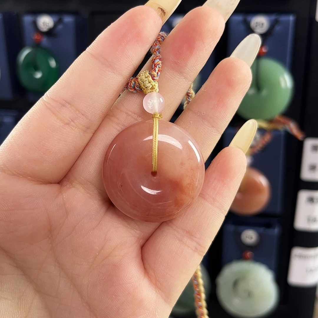 林***子石英质玉未镶嵌颈饰