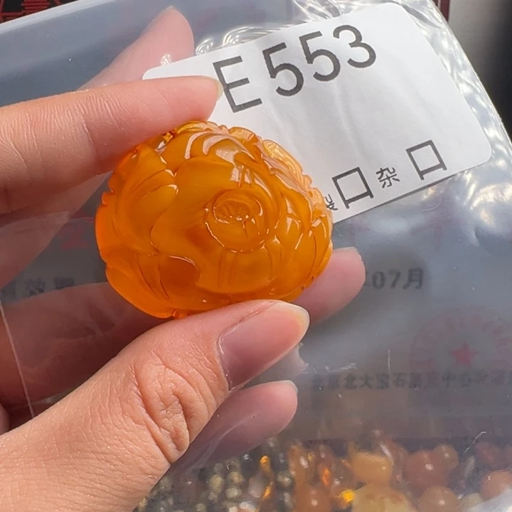 蜜蜡未镶嵌珠宝奇石