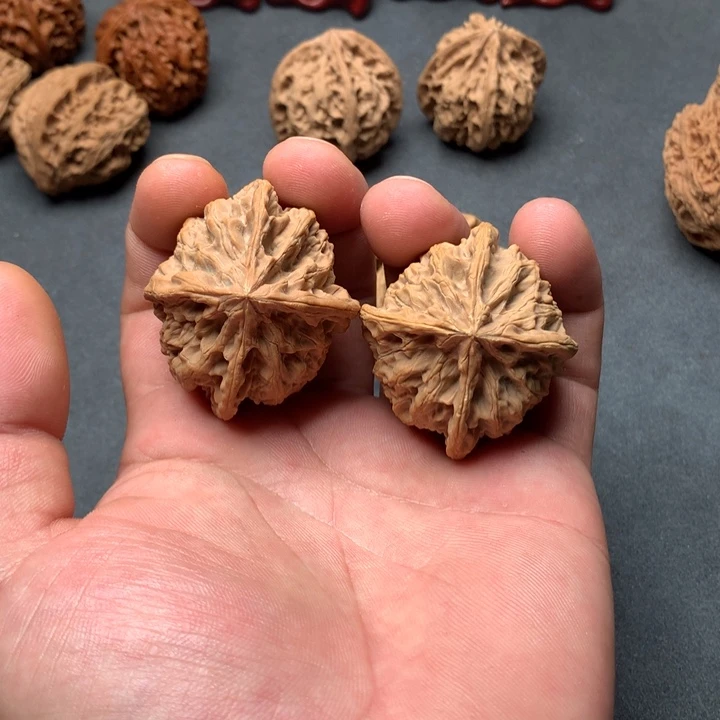 手***键吊坠文玩核桃野牛四棱文玩核桃