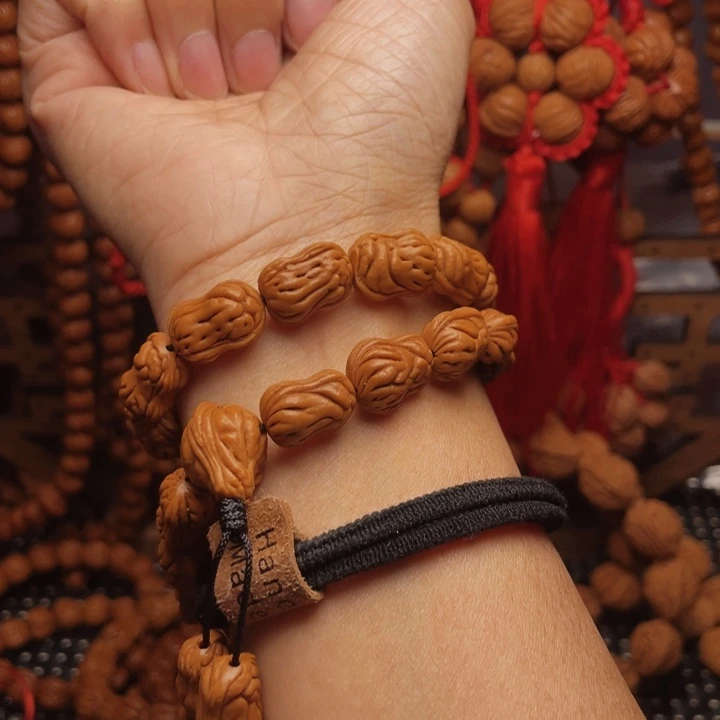 晨***晨木质类龙纹桃枭挂件