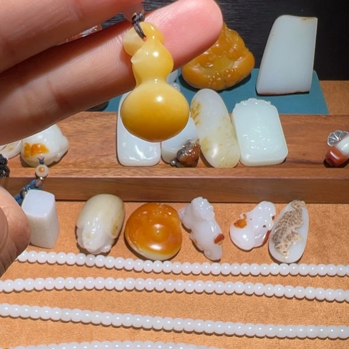 和田玉未镶嵌挂件潘**石