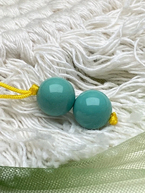 原矿绿松石，全品丫角山玉化果冻圆珠，尺寸9.8mm