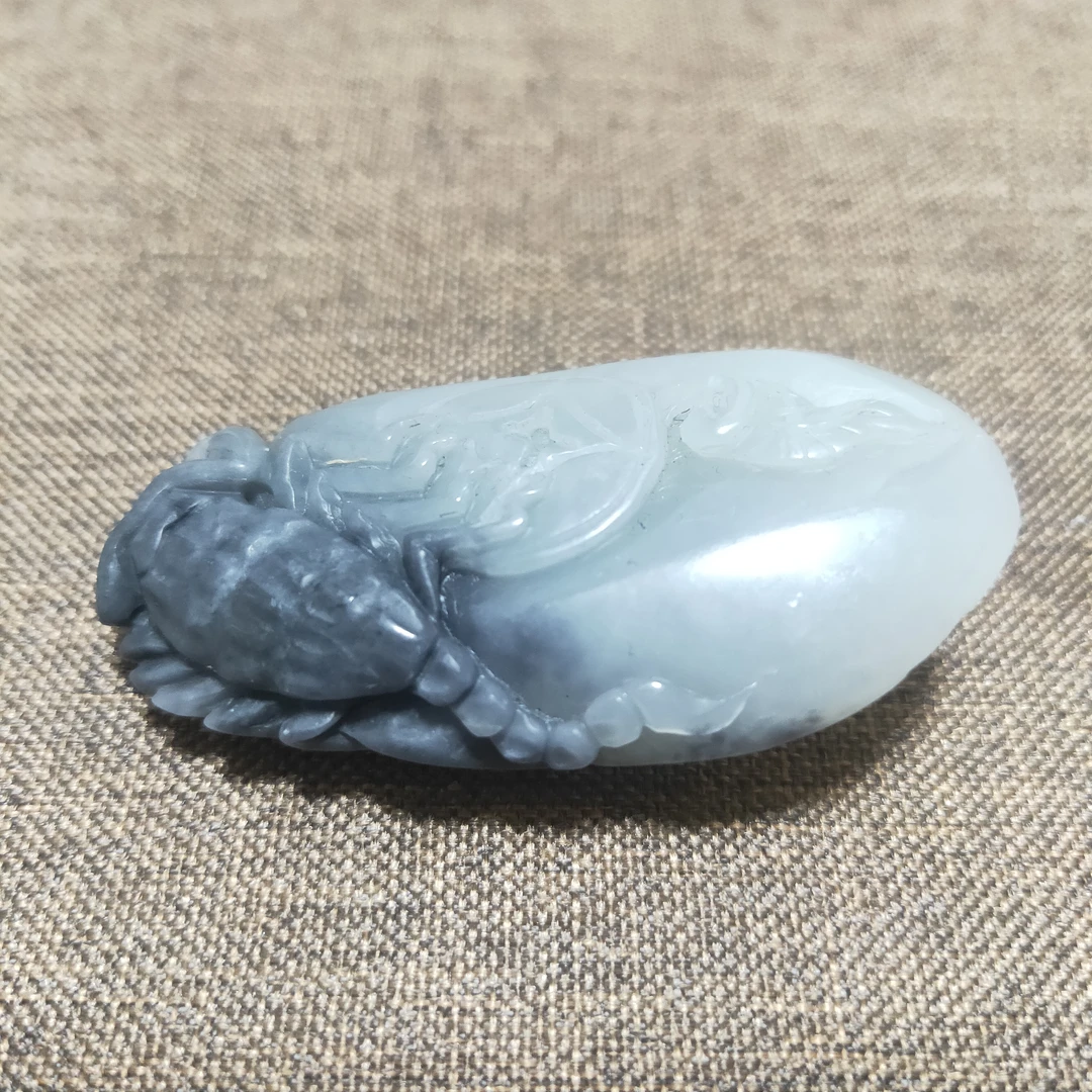 天然和田玉青花巧雕蝎子手把吊坠黑白比较分明黑白时尚气质手工