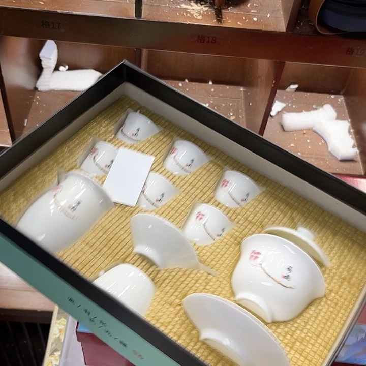 孤品茶具套装等。