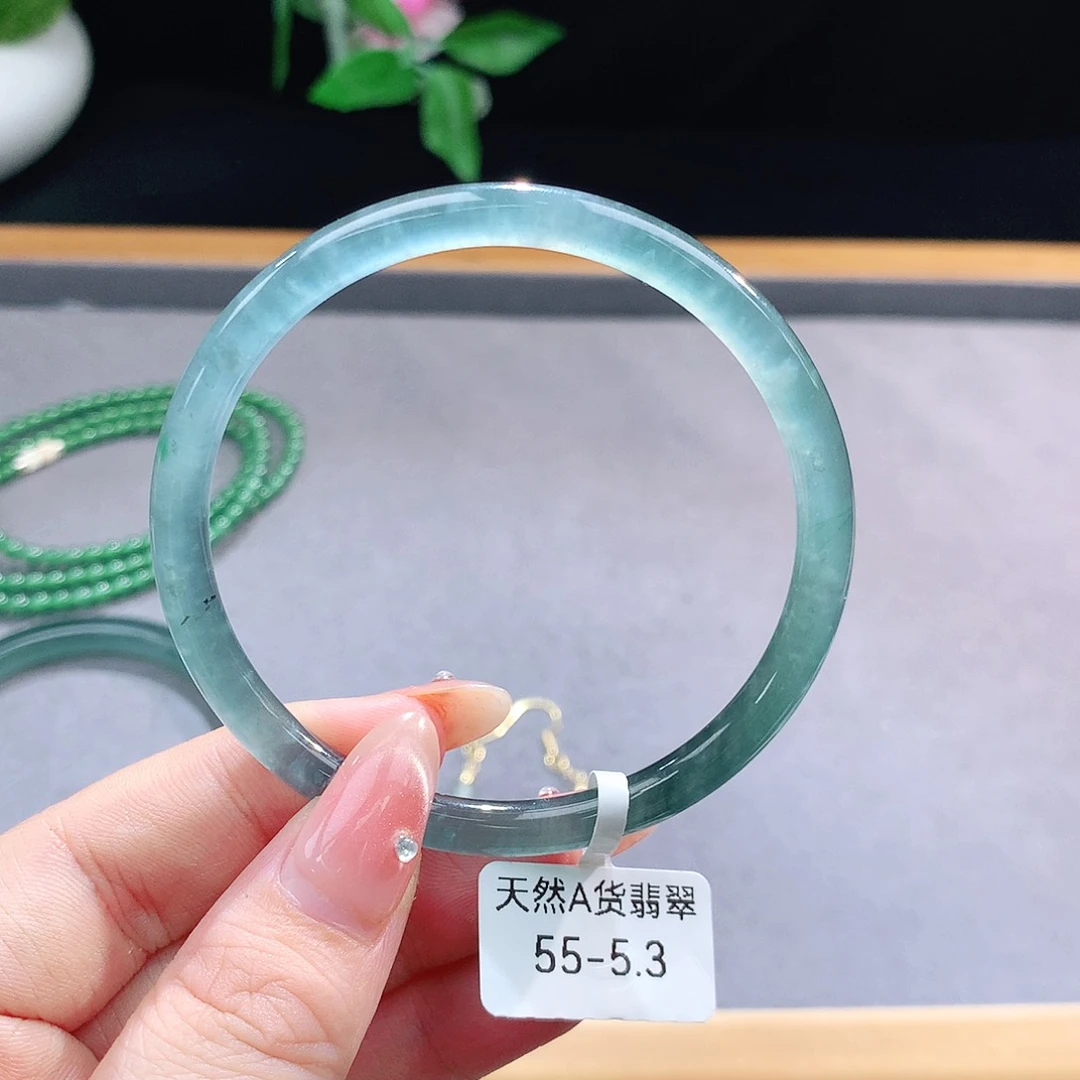 未镶嵌手镯（圆镯）翡翠