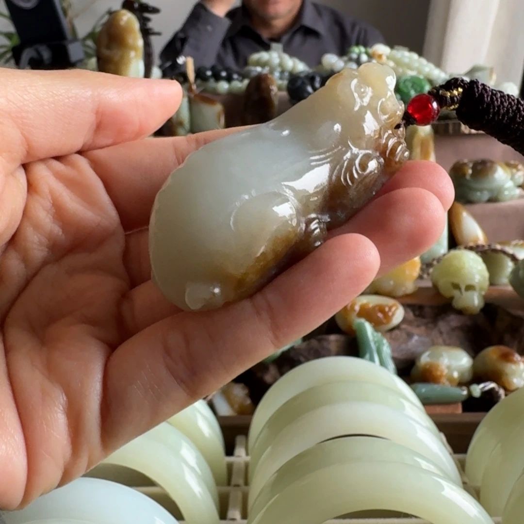 和田玉（糖玉）未镶嵌颈饰