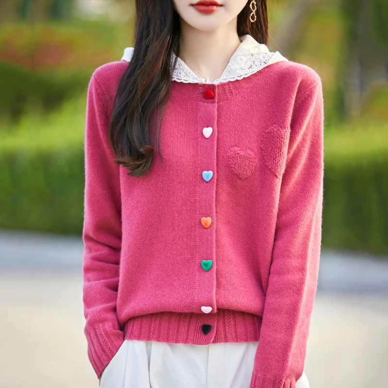 2025年早秋新款圆领爱心扣纯羊毛针织开衫宽松气质休闲百搭系扣外