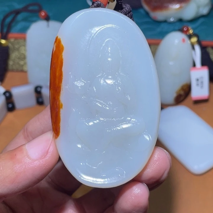 嫦***姐和田玉未镶嵌颈饰J