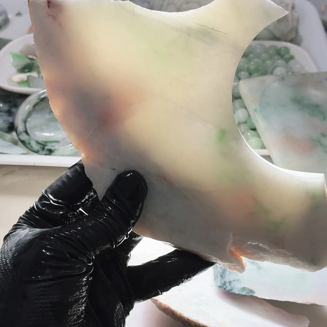 翡翠未镶嵌颈饰边角料