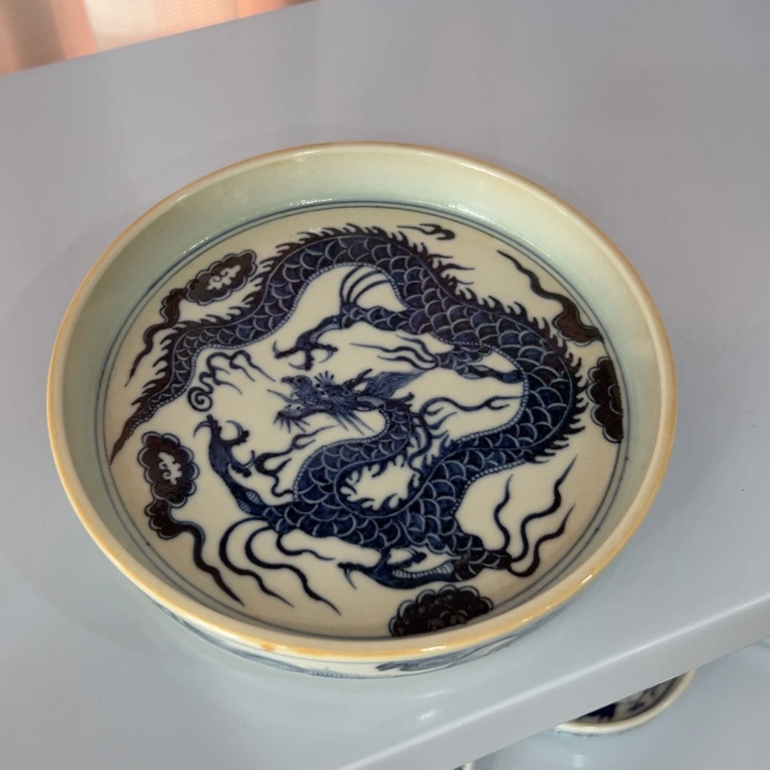 B***王手绘青花云龙纹壶承瑕疵