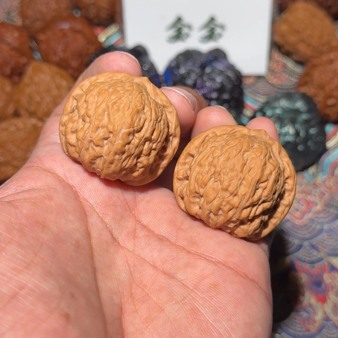 核桃把件1289乾隆磨，尺寸37 36 33