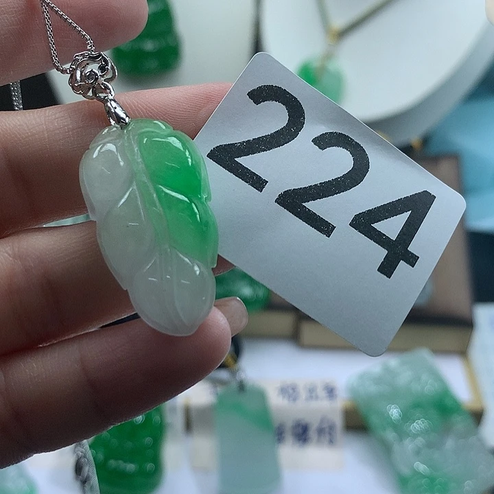 吊坠(赠链)未镶嵌翡翠