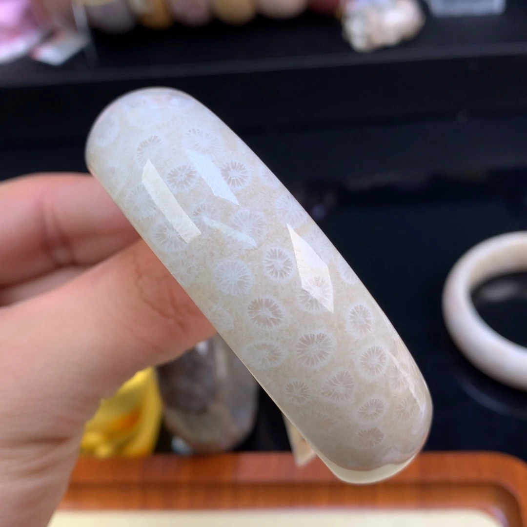 硅化珊瑚（珊瑚玉）未镶嵌颈饰124号婚纱白镂空花61.1圈