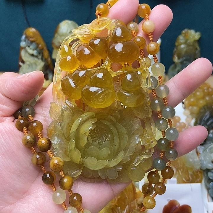 蛇纹石玉未镶嵌颈饰