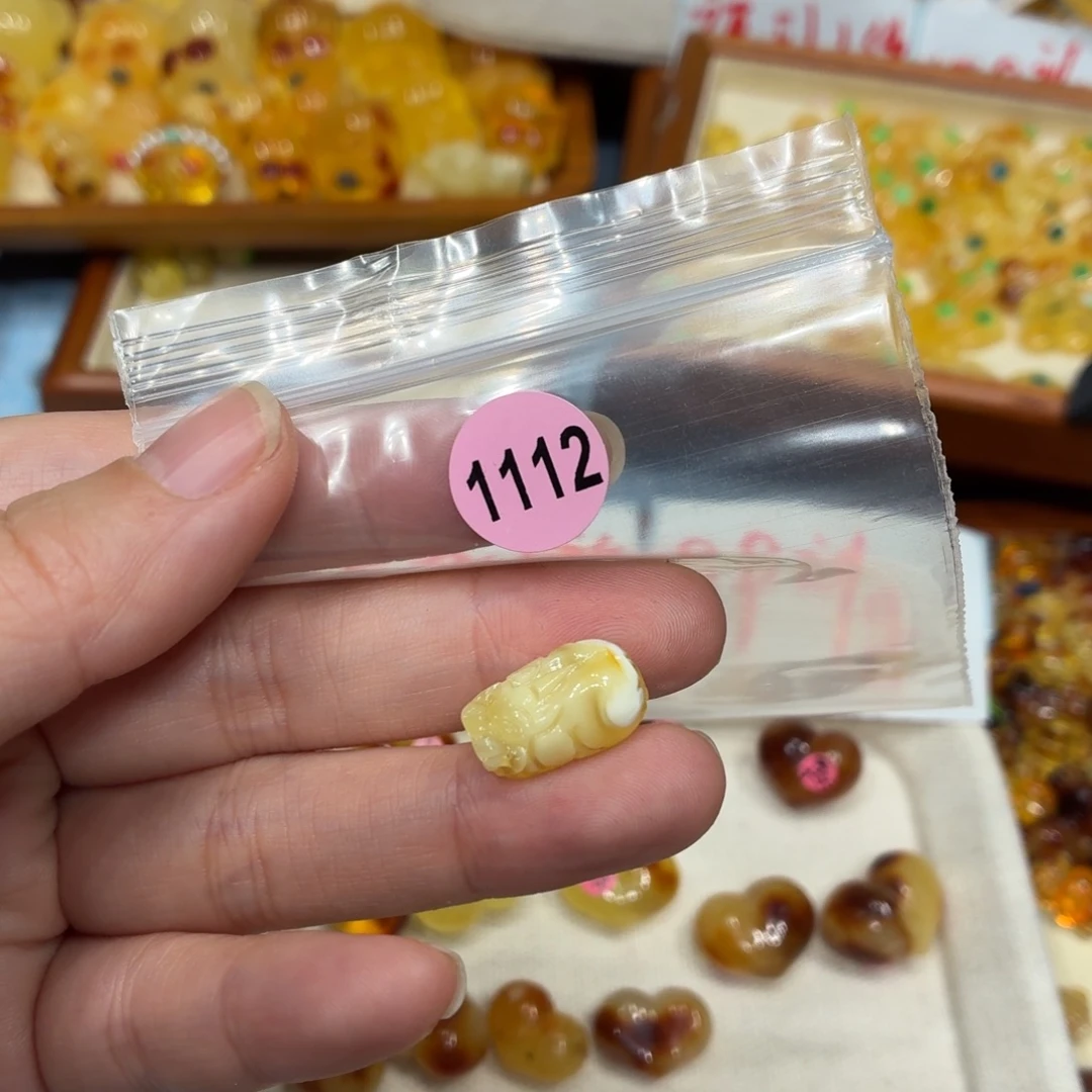 琥珀未镶嵌珠宝奇石