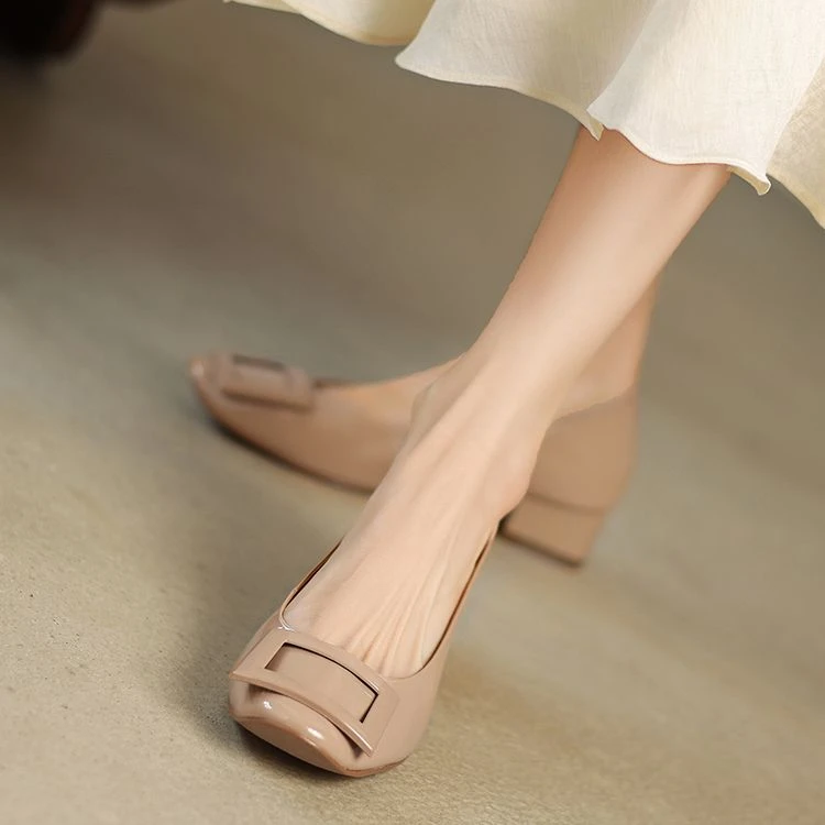 裸色气质单鞋女2025年春秋季方扣粗跟名媛小众方头低跟温柔仙女鞋