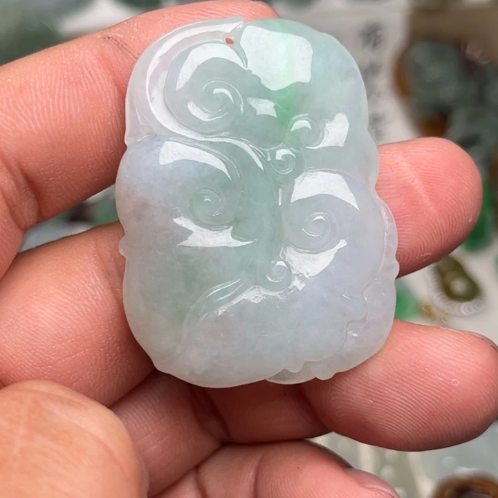 翡翠未镶嵌颈饰如意