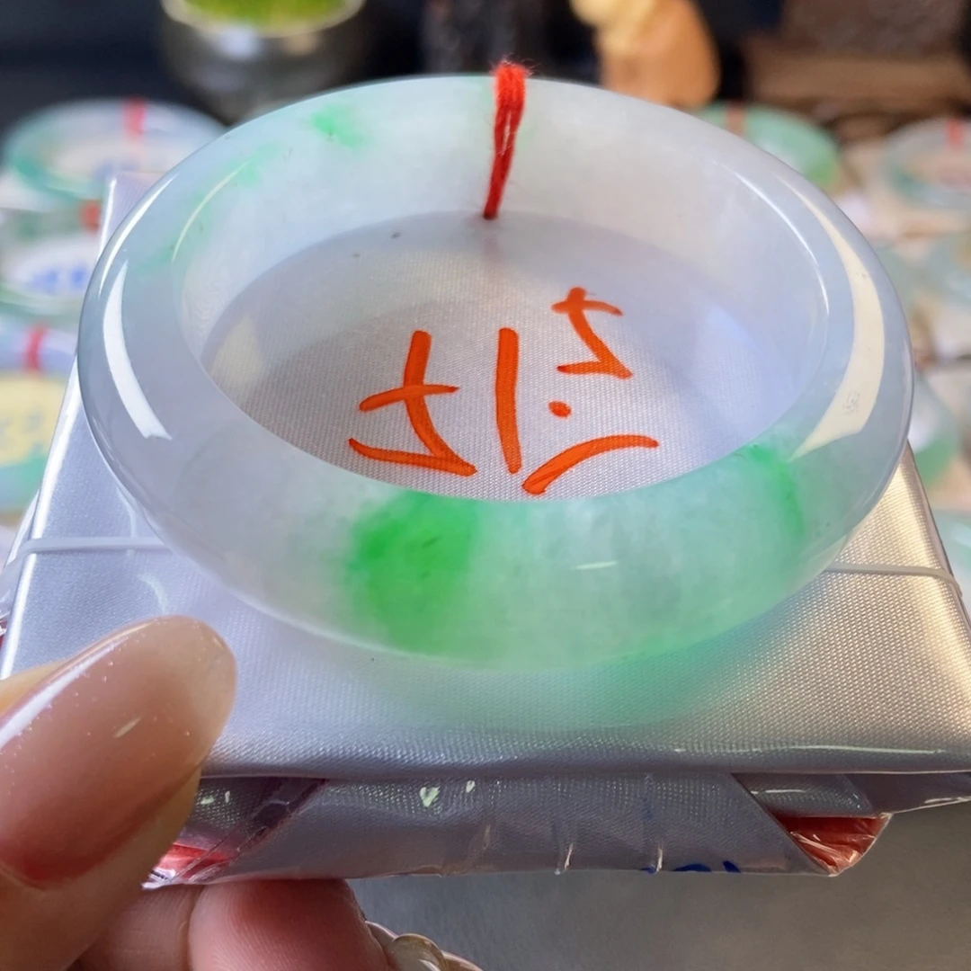 翡翠未镶嵌手镯5冰水飘翠绿