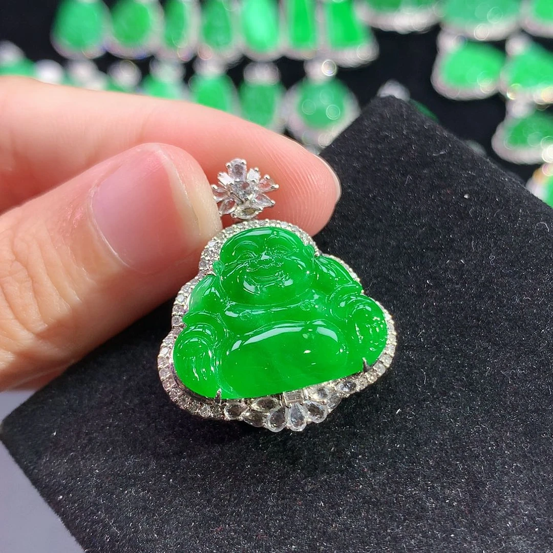 翡翠18K金镶嵌颈饰