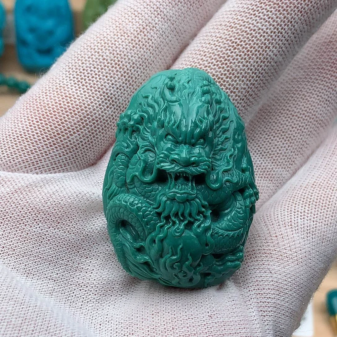 绿松石未镶嵌颈饰