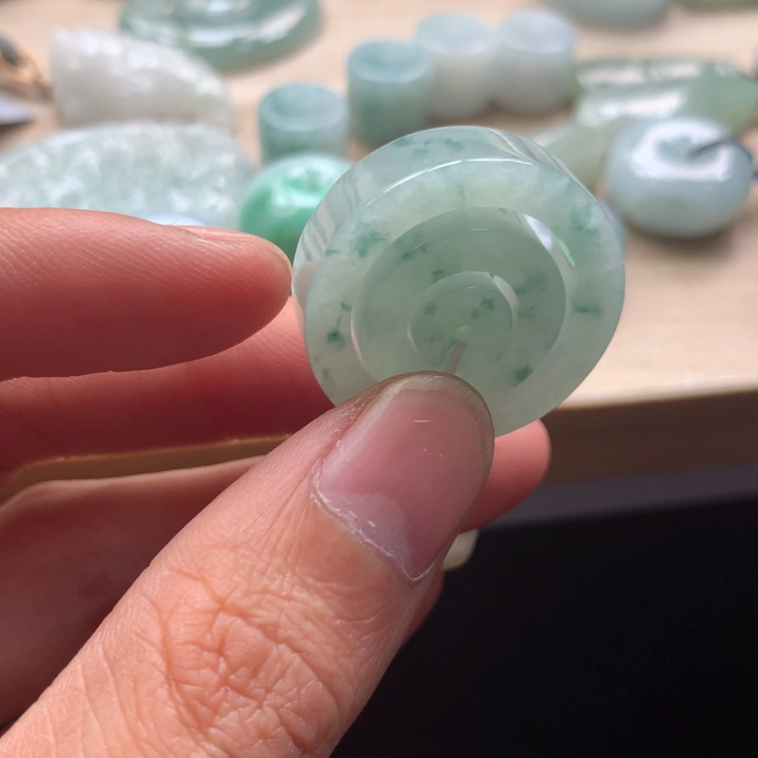 颈饰未镶嵌翡翠吊坠