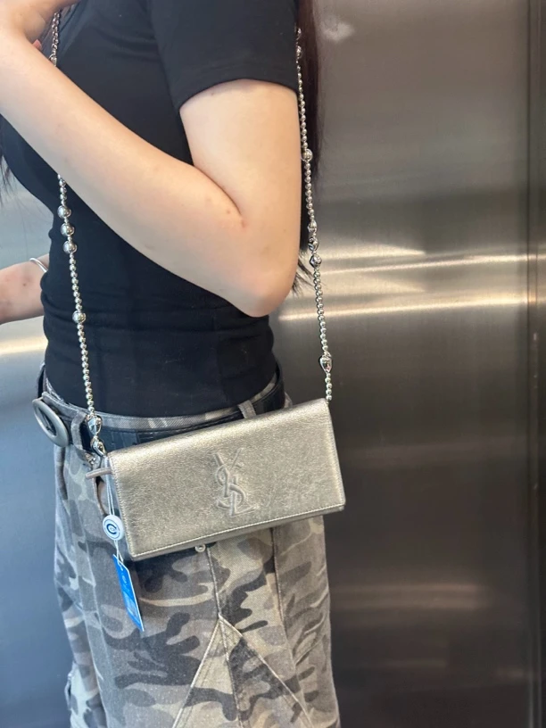 95新 YSL/圣罗兰 银色皮革手拿包时尚百搭出行必备